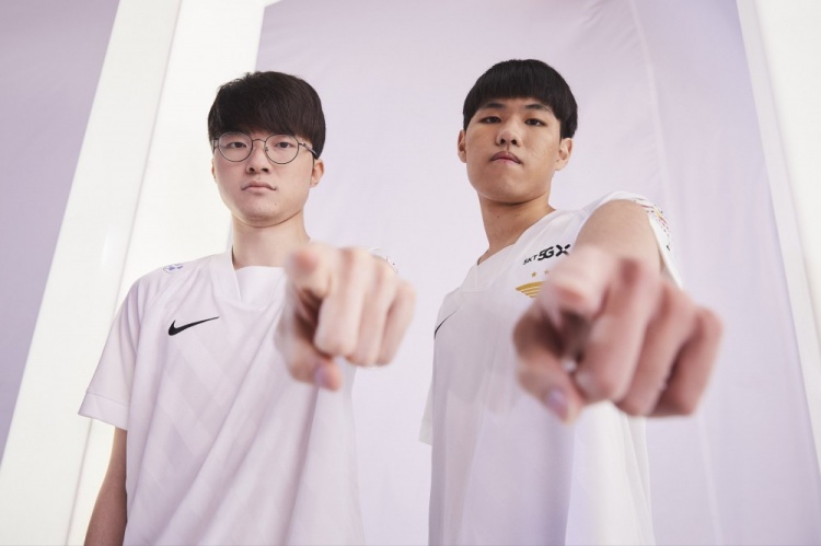 交通短暂阻 交通短暂阻